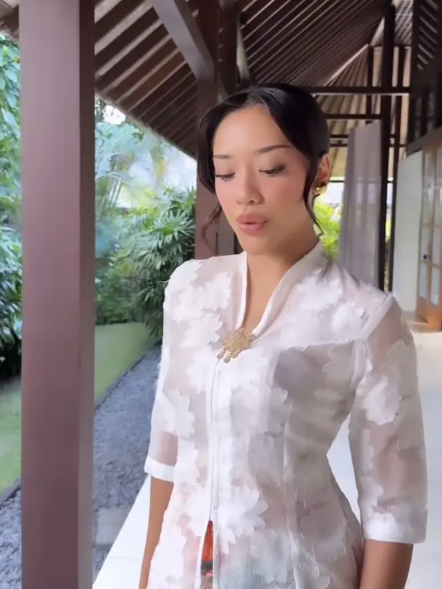 Baila No Na di Siraman Jennifer Coppen. [@brideswhisperer]