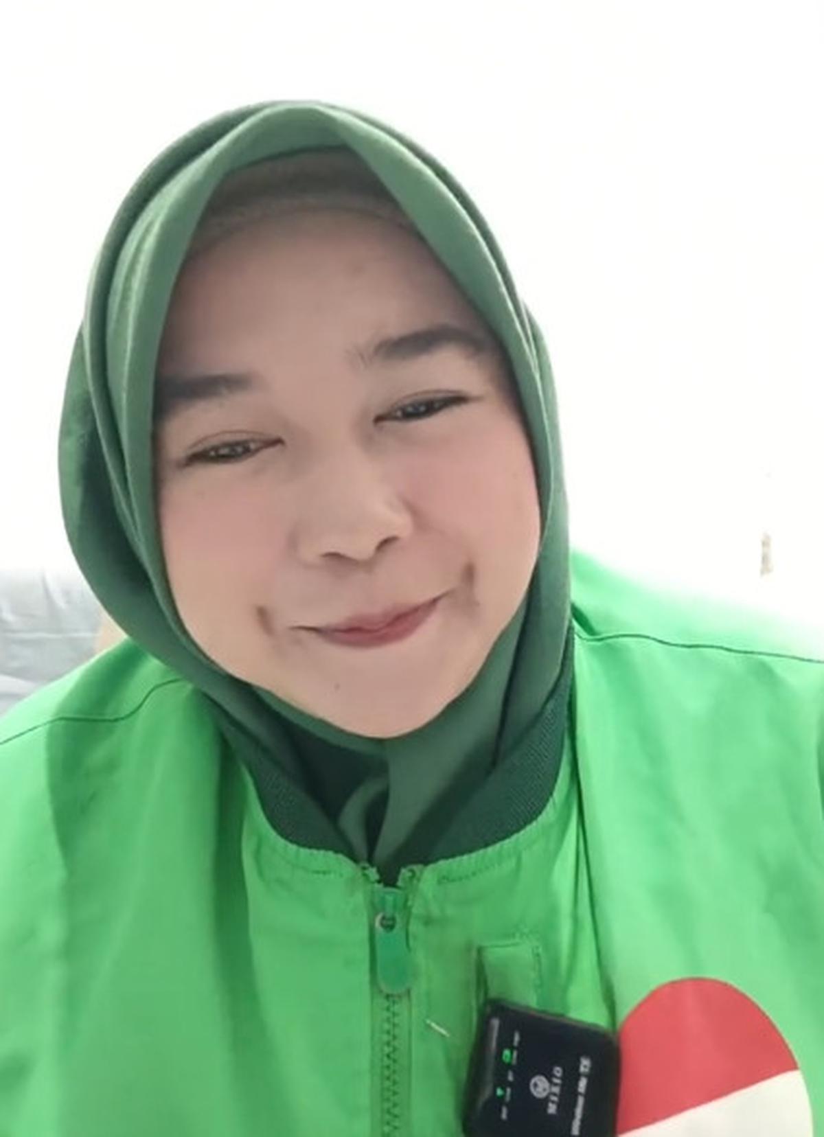 Pilih Kerja di Sela Tiga Jam Istirahat, Momen Wanita yang Kuliah Sambil Ojol Ini Tuai Simpati Warganet