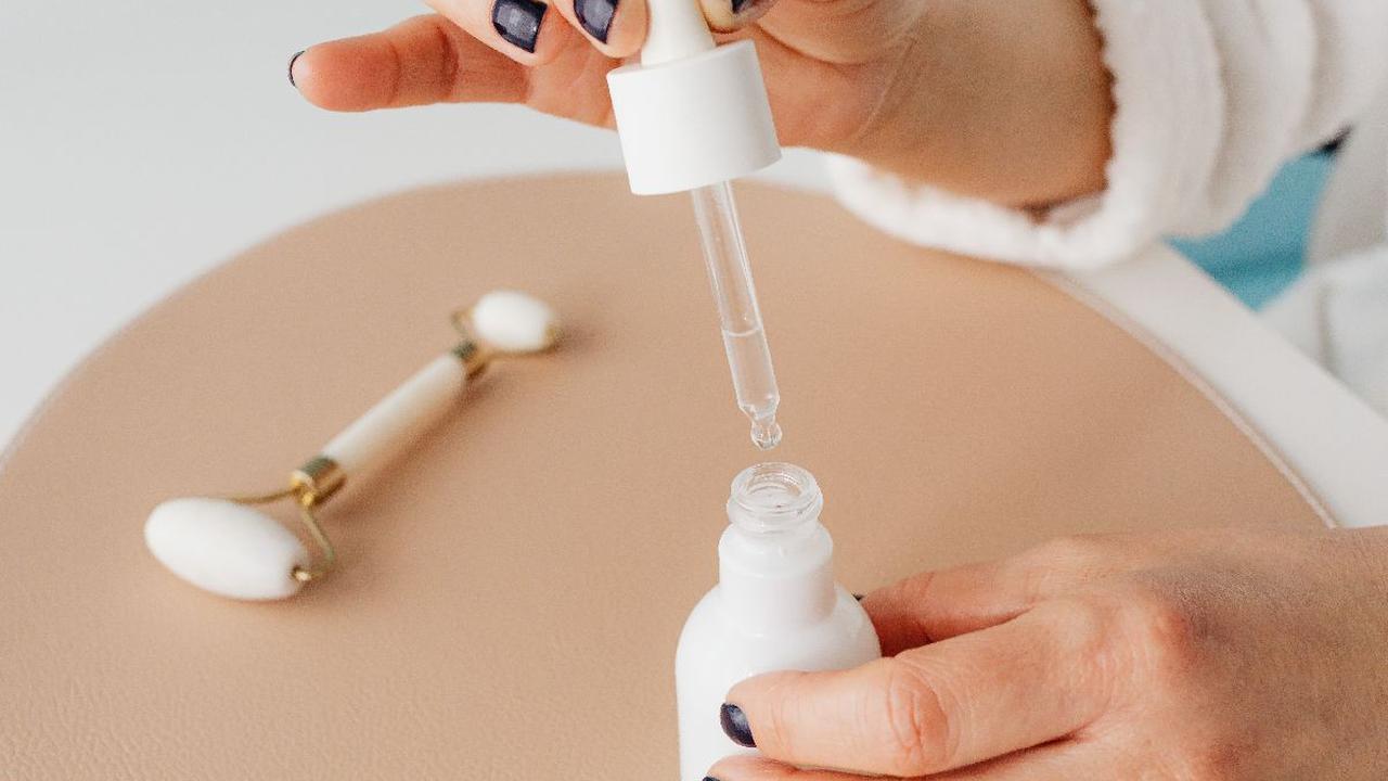 Untuk Kulit Kering: Pilih Peeling dengan AHA dan Pelembap