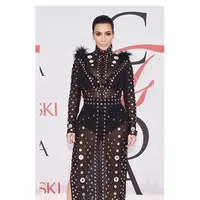 Kim Kardashian di CFDA Fashion Awards 2015 (via instagram.com/kimkardashian/)