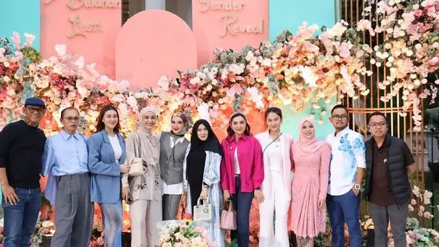 6 Gaya Tamu Seleb di Syukuran 7 Bulan Kehamilan Kedua Lesti Kejora, dari Geng Mamayu, Shireen-Zaskia Sungkar, hingga Aaliyah Massaid