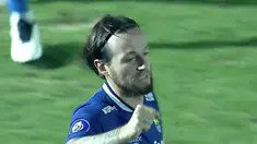 Berita video momen gol free kick Marc Klok saat Persib Bandung menang 1-0 atas Barito Putera di BRI Liga 1 2021/2022, Sabtu (4/9/2021) malam hari WIB.