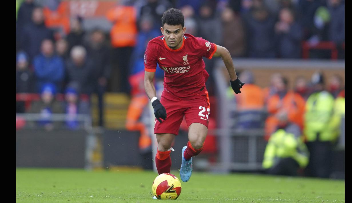 Luis Diaz menjalani debut bersama Liverpool. Pemain yang didatangkan dari Porto dengan banderol 37,5 juta paun tersebut mencatatkan assist buat gol kedua Liverpool dalam pertandingan Piala FA melawan Cardiff City. (AP Photo/Jon Super)