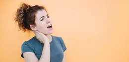 Sahabat Fimela, ada satu kebiasaan sederhana yang bisa kamu lakukan sebelum mulai aktivitas, yaitu lip dan jaw release di pagi hari. [Dok/freepik.com]