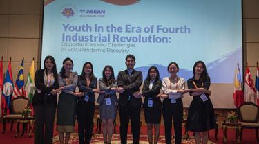 Avina (Keempat dari kiri) bersama perwakilan negara ASEAN dan Korea Selatan di 1st ASEAN Youth Dialogue. (Istimewa).