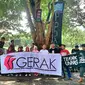 Mahasiswa sudah semestinya turut menjaga kebersihan kampusnya. Seperti yang dilakukan mahasiswa-mahasiswa berikut.