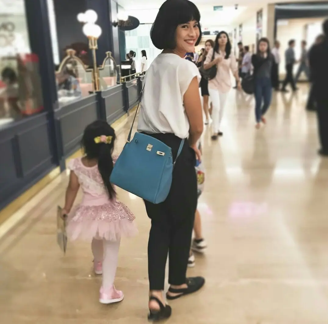 Dian Sastrowardoyo menunjukkan kehidupannya bersama sang anak. (Instagram/therealdisastr)