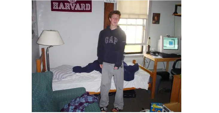 Mark Zuckerberg di asrama kampus Harvard (Sumber: Business Insider)