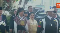 Presiden Joko Widodo (Jokowi) terpantau telah tiba di Kompleks DPR RI untuk menghadiri Sidang Tahunan MPR RI 2023 dengen mengenakan pakaian adat Tanimbar, Maluku (dok: Maul)