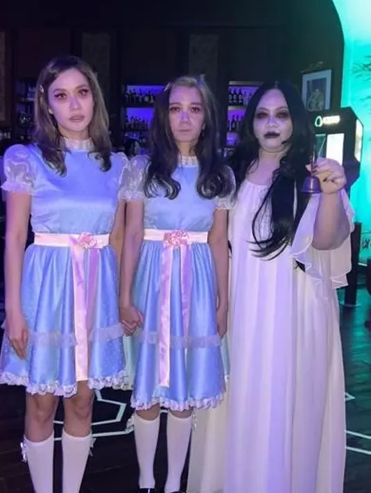 Bunga Citra Lestari menunjukkan pesona berbeda dari karakter animasi Alice In The Wonderland dengan riasan menyeramkan. [@bclsinclair]