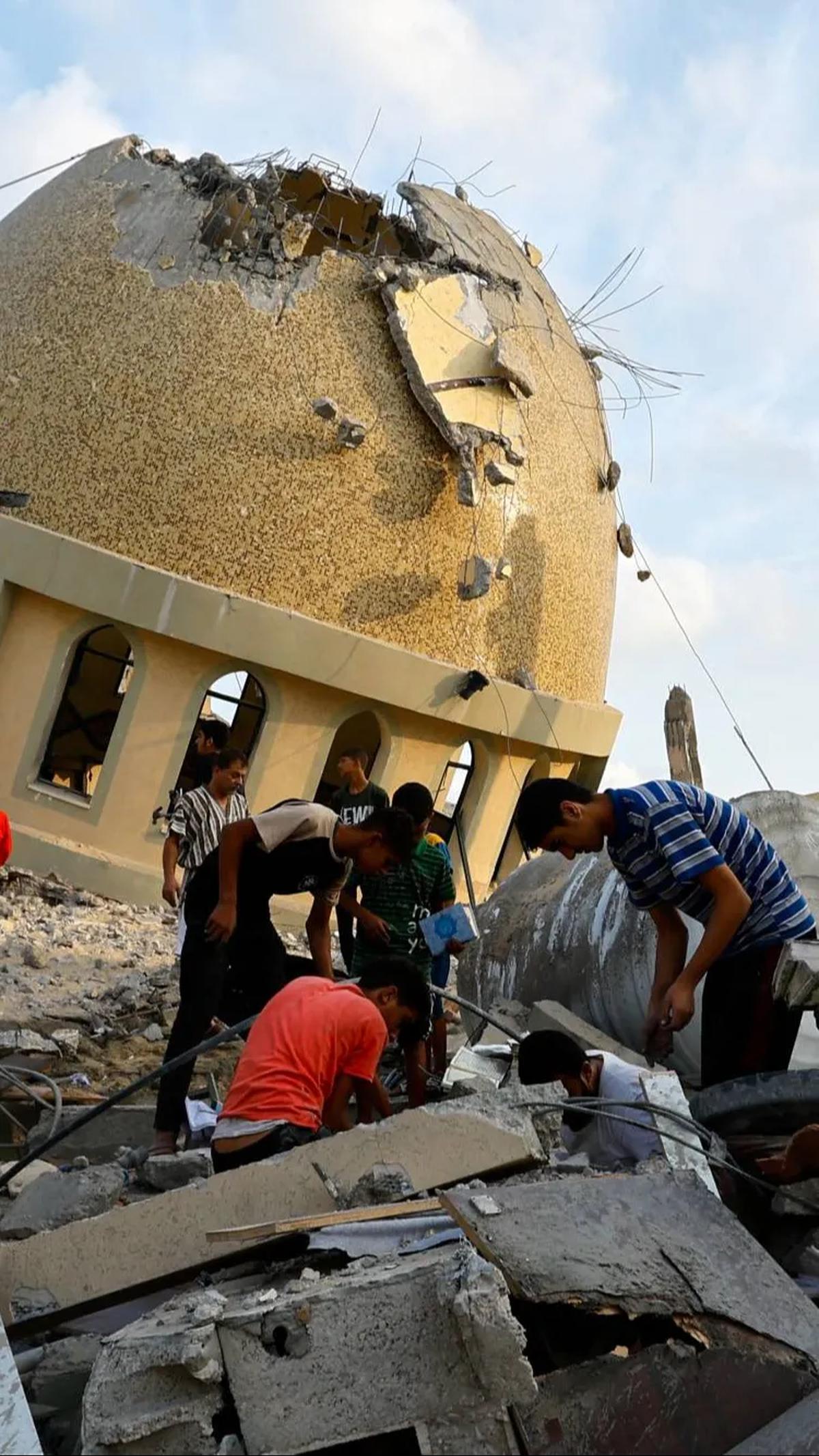 Netanyahu berjanji Hamas akan menerima akibatnya dari serangan mendadak yang dilakukannya itu.<br>
