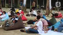 Pengunjung menikmati acara Gebyar Ekraf di Bogor Creative Center, Kota Bogor, Minggu (11/12/2022). Gebyar Ekraf di berlangsung pada 10-11 Desember 2022. (Liputan6.com/Magang/Aida Nuralifa)