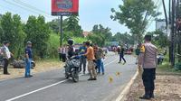 Aparat Polresta Pati melakukan olah tempat kejadian perkara kasus tawuran pelajar. (Liputan6.com/Arief Pramono)