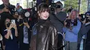 <p>Anne Hathaway di fashion show Michael Kors. (Charles Sykes/Invision/AP)</p>