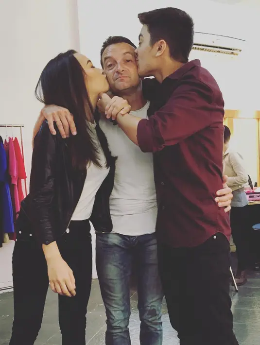 Bryan dan Megan Domani ini merupakan anak dari pasangan Jurgen Domani dan Ade Domani. Bukan hanya mereka yang saling menyayangi, namun Megan dan Bryan juga begitu mencintai ayahnya, seperti di foto ini. (Instagram/bryandomani_bd_)