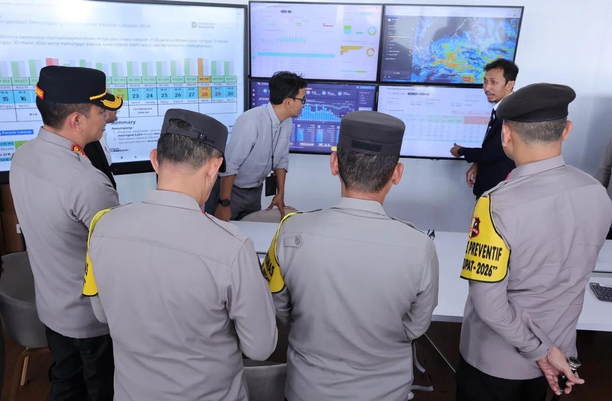FOTO: Satgas Operasi Ketupat Tinjau Arus Mudik di Bandara Soekarno Hatta