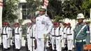 Citizen6, Sidoarjo: Inspektur Upacara peringatan HUT RI ke-67 di Lapangan Apel Mako Pasmar-1, Trian Moekijat, Jalan A. Yani No.1A, Gedangan Sidoarjo, Jumat (17/8) adalah Pasops Denma Pasmar-1 Mayor Marinir I Gede Edy S. (Pengirim: Budi Abdillah).