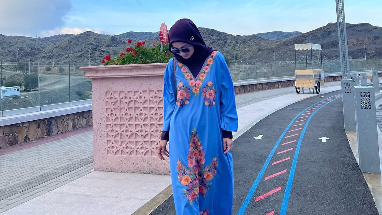 Gaya Hijab Desy Ratnasari di Berbagai Momen, Cantik dan Stylish