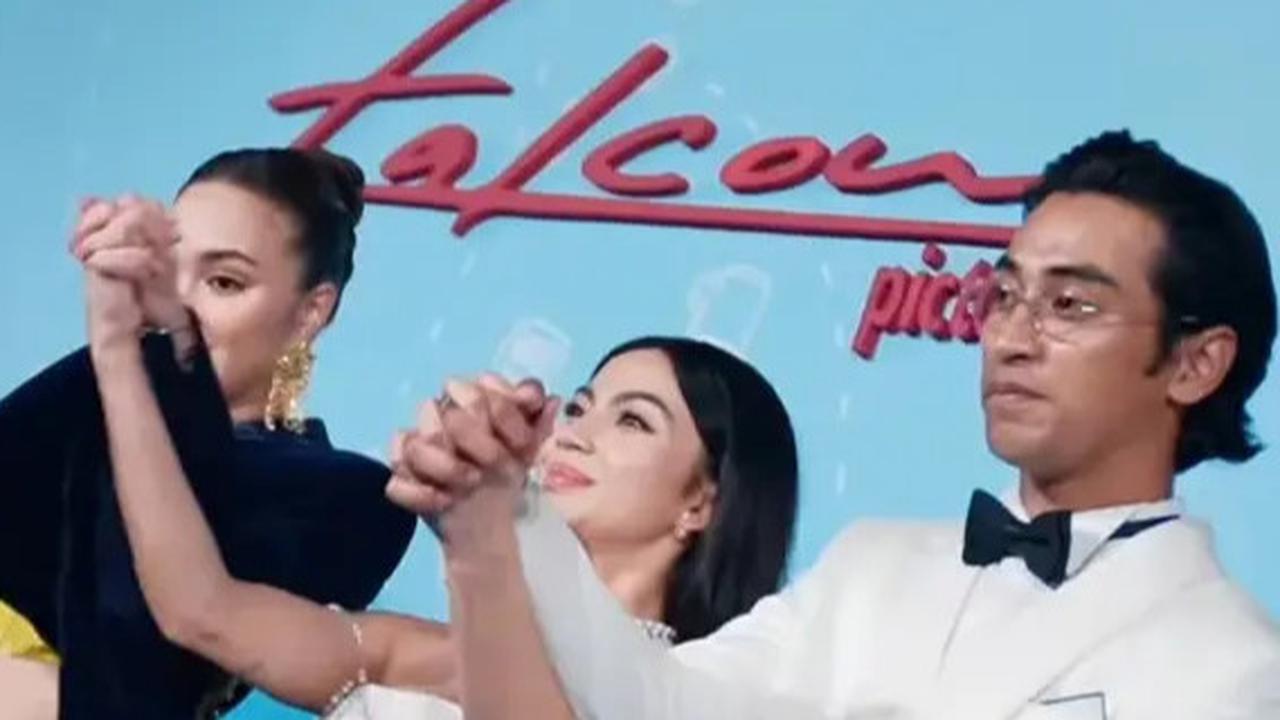 7 Potret Gagah Abidzar Al-Ghifari saat Hadiri Gala Premiere Film A Business Proposal, Pakai Jas Putih Serasi dengan Ariel Tatum