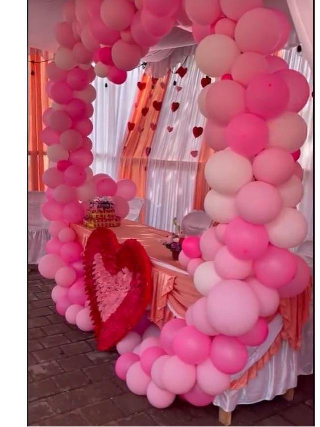 6 Potret TPS Bertema Valentine di Pemilu 2024, Penuh Warna Pink dan Hiasan Hati