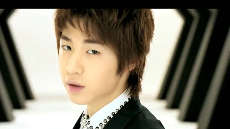 Henry `Super Junior-M` Tak Mau Unjuk Gigi Sebagai Idola