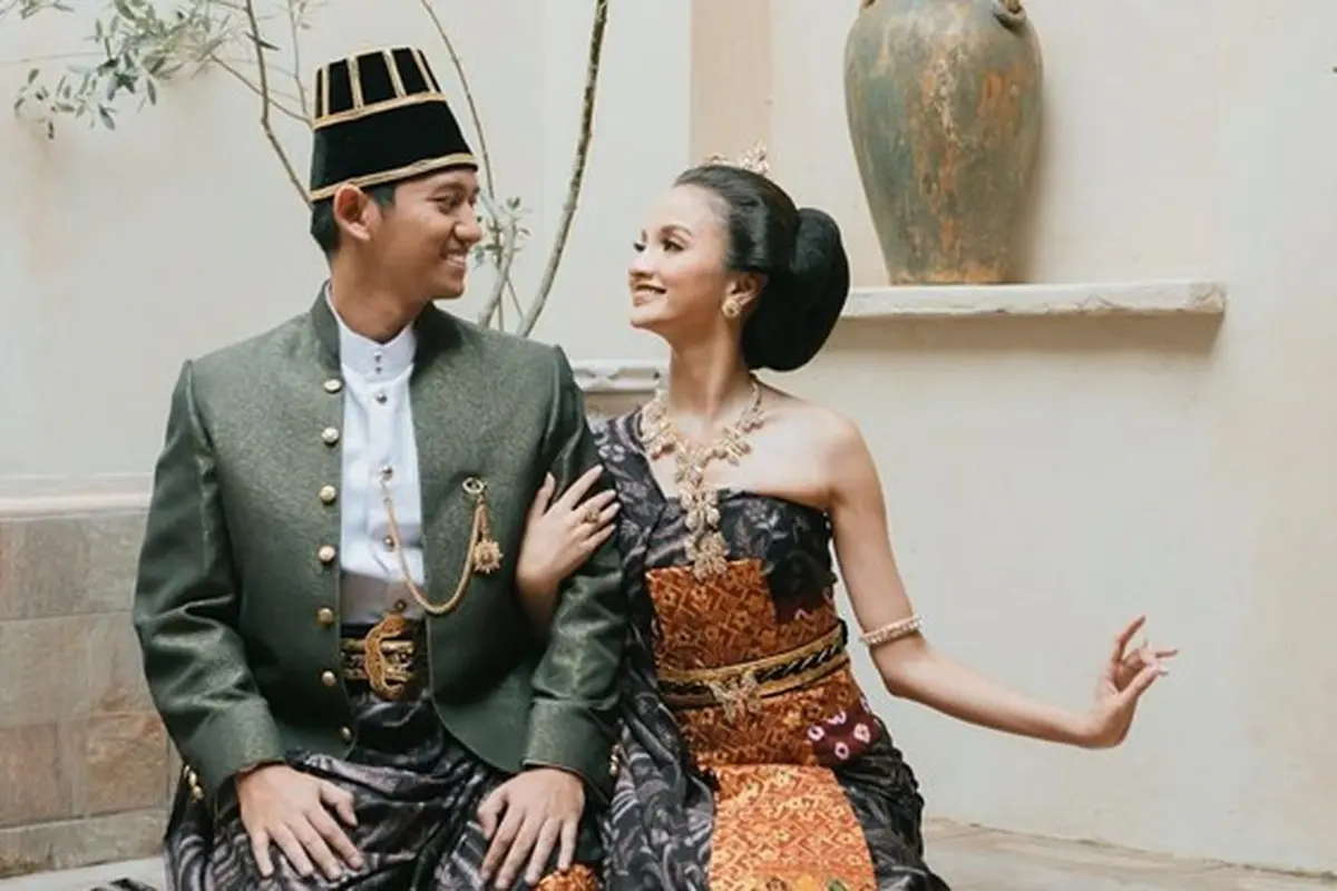 7 Potret Prewedding Belva Devara dan Sabrina Anggraini, Usung Konsep Adat Jawa