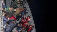 Aksi Heroik KRI Frans Kaisiepo-368, Satgas MTF TNI Evakuasi Korban Kapal Tenggelam di Laut Mediterania. Dok:&nbsp;Dinas Penerangan Angkatan Laut