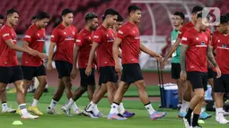 Pelatih Timnas Indonesia, Shin Tae-yong mengkonfirmasi timnya siap menurunkan pemain-pemain andalan seperti Asnawi Mangkualam, Marc Klok dan Arhan Pratama dalam pertandingan FIFA matchday melawan Argentina. (Liputan6.com/Helmi Fithriansyah)