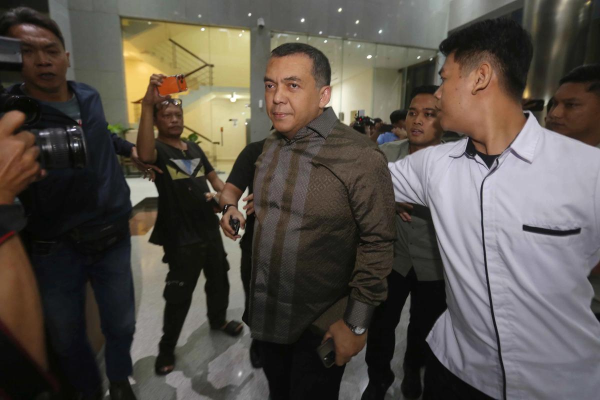 FOTO: Silmy Karim Datangi KPK Usai Dicari Penyidik