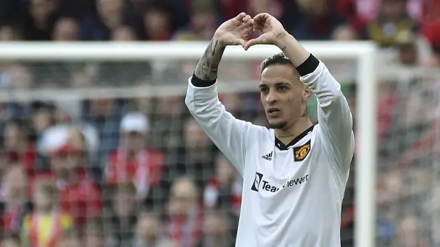 Foto: Aksi Ciamik Antony saat MU Gasak Nottingham Forest, Bantu Setan Merah Duduki Peringkat Tiga Klasemen Liga Inggris