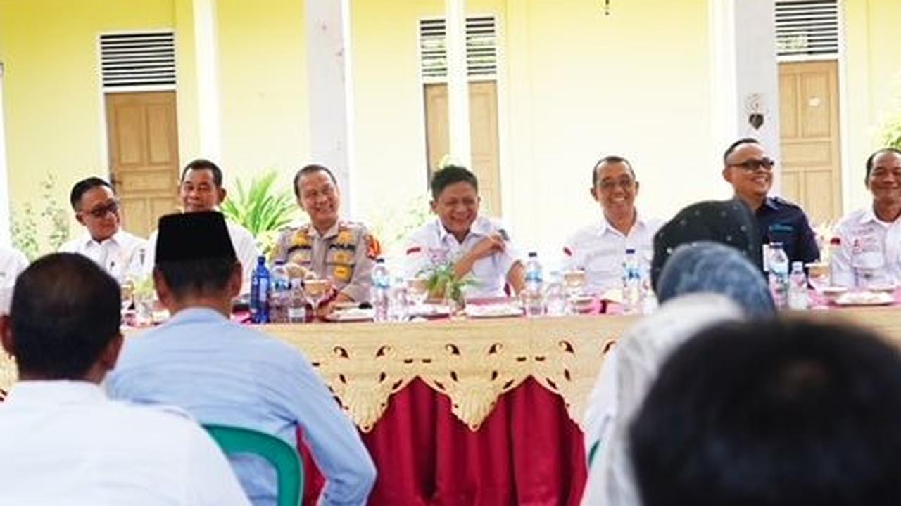 Menanggapi hal tersebut, Bupati Enos menuturkan bahwa dirinya ingin melihat secara langsung permasalahan dan apa yang sudah dilakukan.&nbsp;