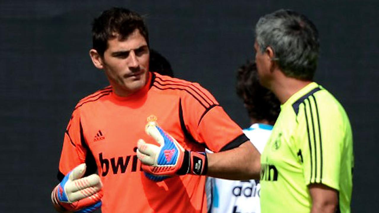 casillas-mourinho-121224-b.jpg