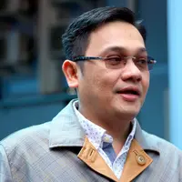 Vicky Prasetyo dan Angel Lelga akan menikah pada 9 Februari 2018 mendatang. Namun kabar bahagia itu ditampik oleh Farhat Abbas dan menyebutkan bahwa rencana itu akan gagal. Benar kah? (Nurwahyunan/Bintang.com)