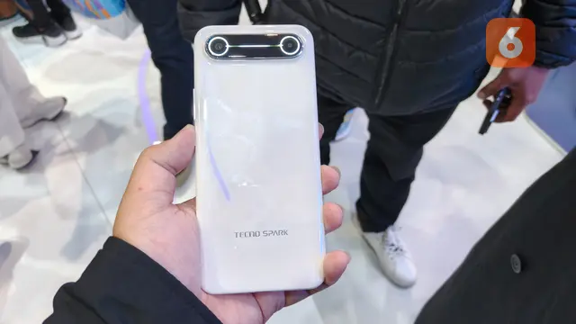 Tecno Spark Slim. Liputan6.com/Agistinus Mario Damar