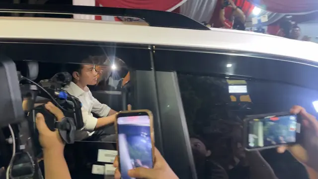 Wakil Presiden Terpilih Gibran Rakabuming Raka selesai mengikuti pembekalan perdana yang digelar di Hambalang, Bogor, Jawa Barat (Liputan6.com/Nanda Perdana Putra)