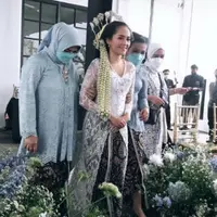 Kebaya pengantin Lala Karmela (Foto: Stories @devin4p)