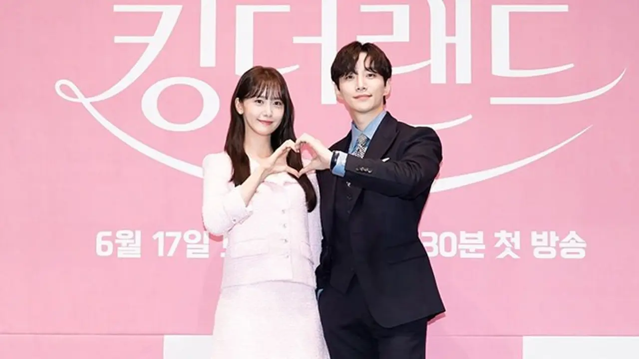 8 Potret Mesra Im Yoona dan Lee Junho, Bantah Kabar Kencan