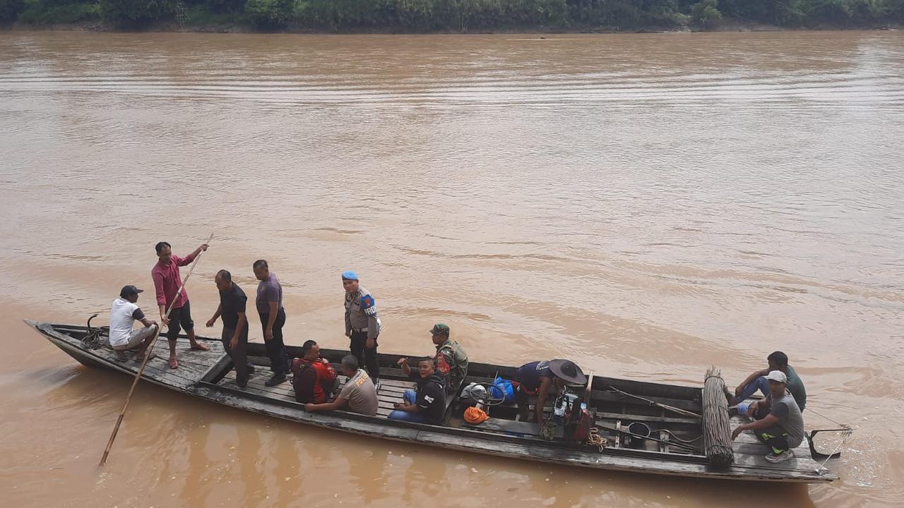 mayat bos petani dibuang ke sungai