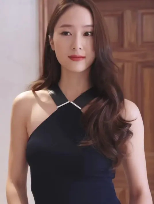 <p>"Saya pikir para orang kaya harus kembali menonton olahraga orang kaya di depan umum seperti ini," kata warganet saat melihat Krystal Jung dan Kim Woo Bin in frame bersama artis kelas dunia. (Foto: Instagram/ wkorea)</p>