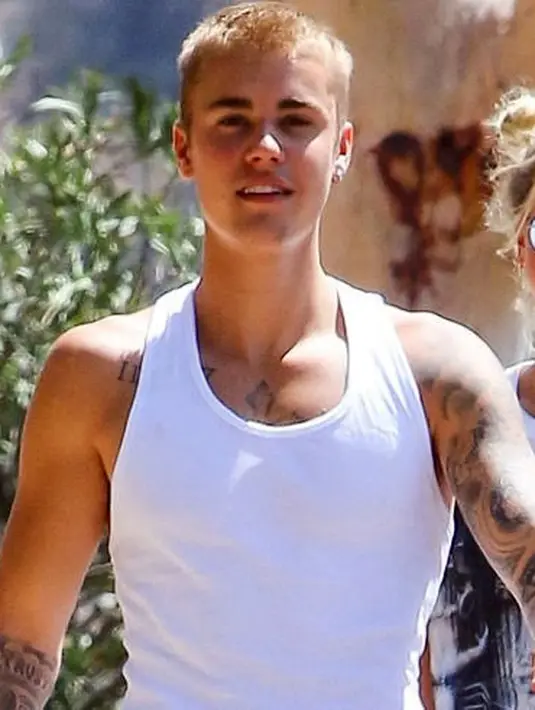 Hubungan Justin dan Sofia yang kontroversial ini telah mengundang perhatian publik, dimana publik menganggap bahwa hubungan mereka menjadi penyebab renggangnya hubungan Justin dengan penggemarnya. (Instagram/Justin Bieber)