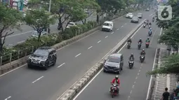 Kendaraan melintas di Jalan Margonda Raya, Depok, Jawa Barat, Rabu (21/10/2020). Satlantas Polrestro Kota Depok menguji coba sistem tilang elektronik bagi pengendara mobil dan motor yang rencananya akan diberlakukan pada 1 November 2020 mendatang. (Liputan6.com/Immanuel Antonius)