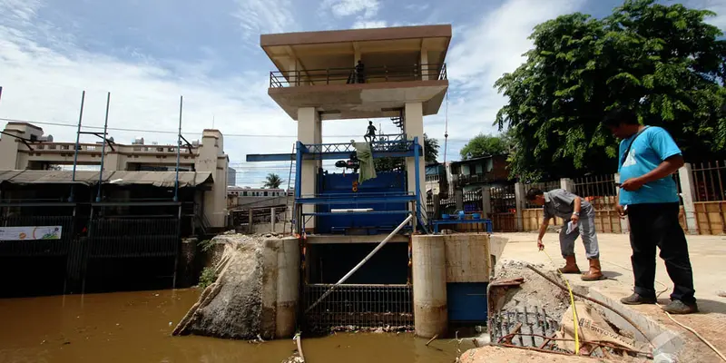 Pembangunan Pintu Air Manggarai Hampir Rampung