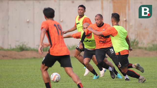 Foto: Gustavo Almeida Cetak Assist, Marko Simic Cedera Ringan saat Latihan Bersama Persija Jakarta