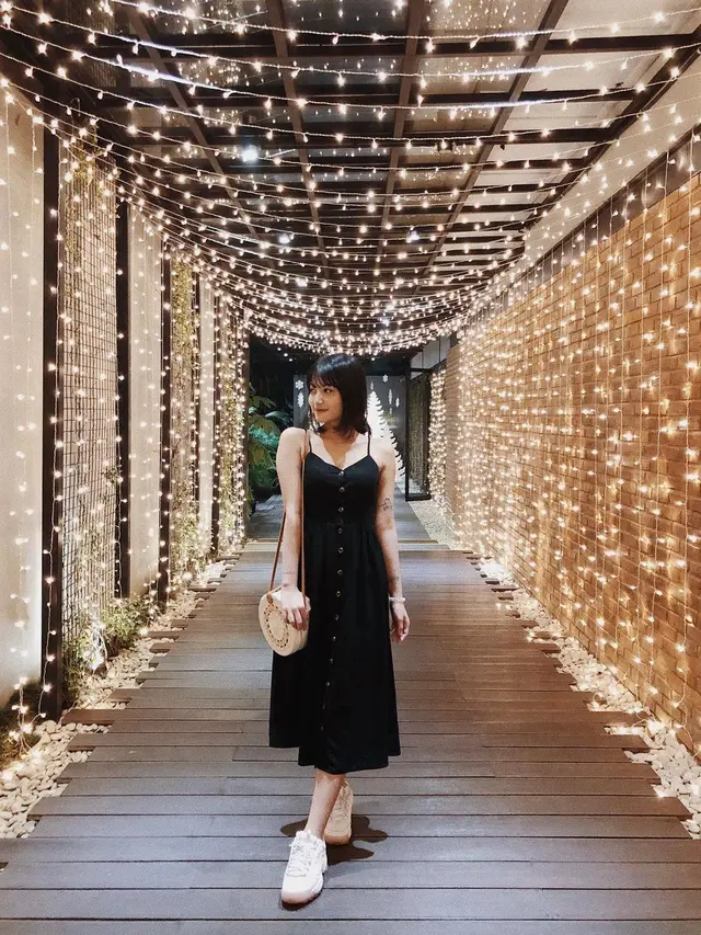 Rilis Single Baru, 7 Gaya Mirriam Eka Tampil Pakai Dress Ini Menawan