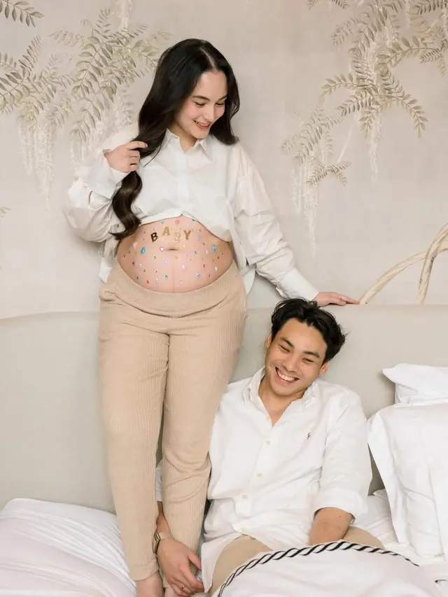 Maternity Shoot Chelsea Islan Hamil Anak Pertama dengan gaya kasual. [@chelseaislan]