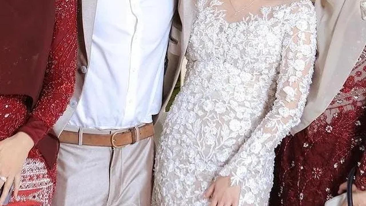 Potret Resepsi Pernikahan Adik Zaskia dan Shireen Sungkar, Sang Kakak Cantik dan Elegan Pakai Kebaya Merah