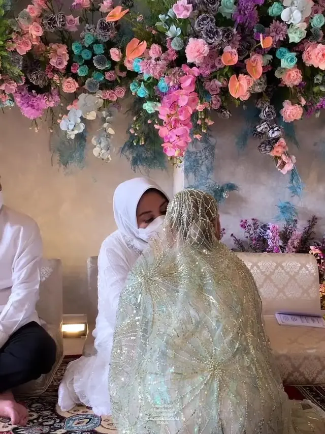 Tak Dihadiri Nikita Willy, Ini 6 Momen Pengajian 4 Bulan Kehamilan Winona Willy