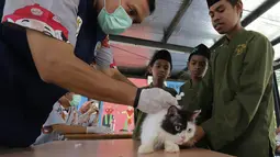 Sebanyak 300 dosis vaksin rabies disiapkan untuk kegiatan yang berlangsung pada 14-16 Oktober 2025 itu. (merdeka.com/Arie Basuki)