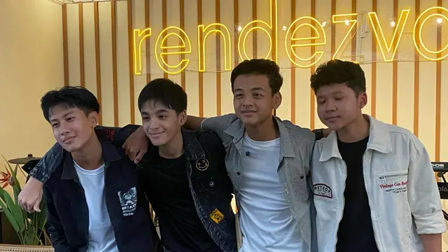 Starfire baru-baru ini merilis extended play (EP) atau mini album berjudul "Hanya Untukmu"
