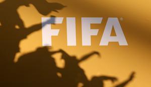 Logo FIFA terlihat di dalam stadion setelah pertandingan Final Piala Dunia Antarklub 2025 antara Chelsea dan Paris Saint-Germain di Stadion MetLife pada 13 Juli 2025 di East Rutherford, New Jersey. (Luke Hales/Getty Images via AFP)